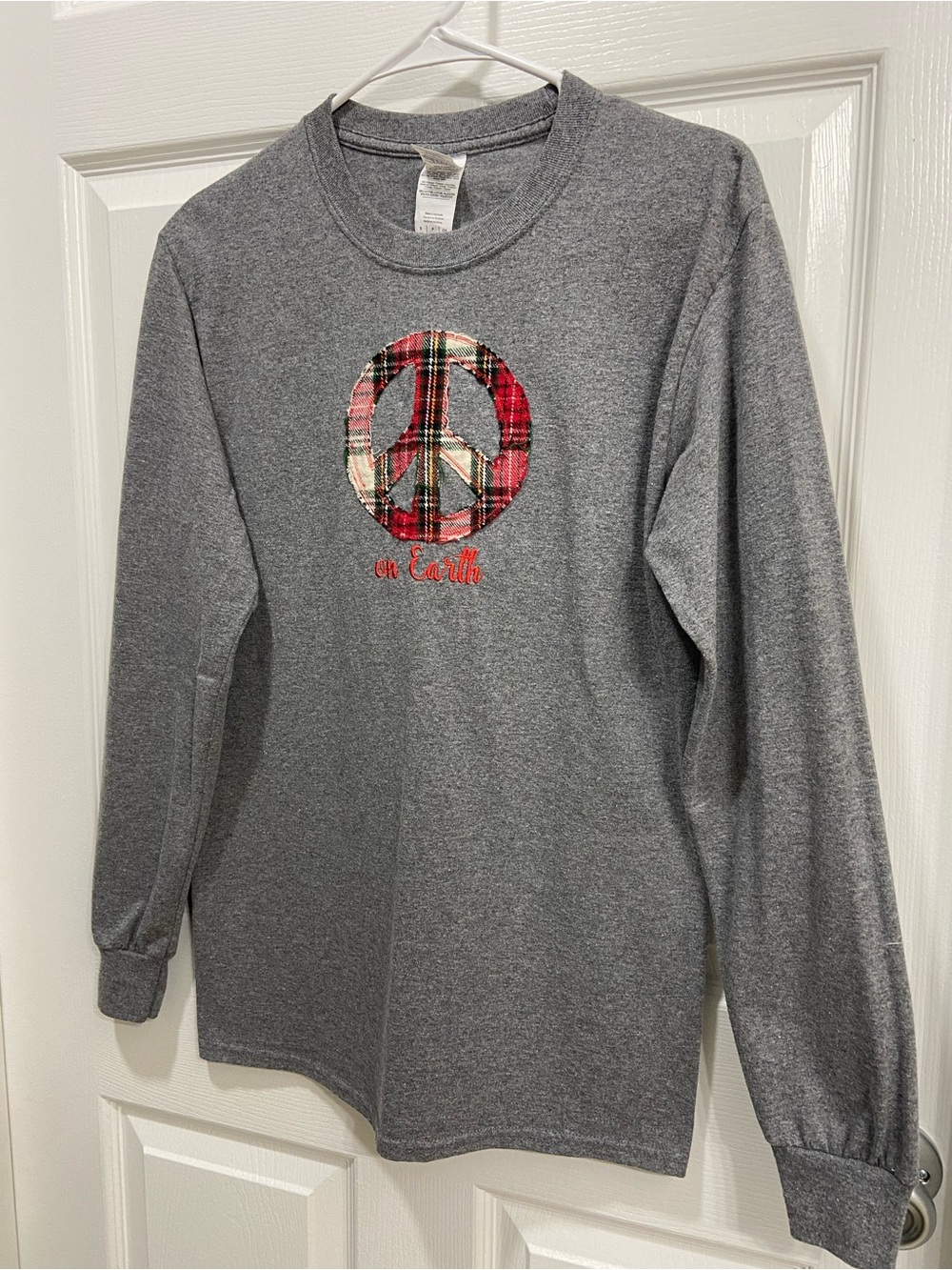 Peace on Earth Flannel Patch Christmas Tee Size Small